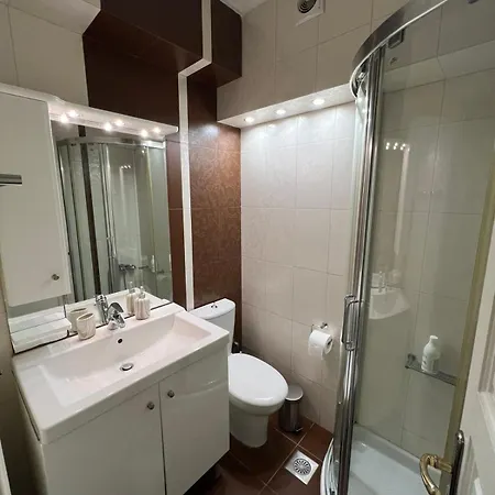 Celena Apartment *